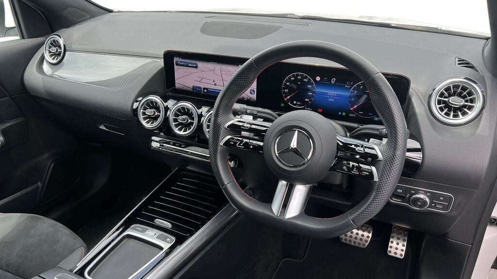 Mercedes-Benz GLA Class Gla 200 Amg Line Executive White #3