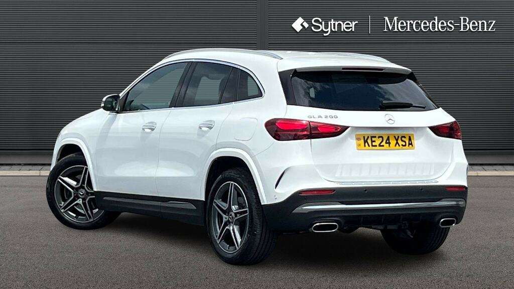Mercedes-Benz GLA Class Gla 200 Amg Line Executive White #2