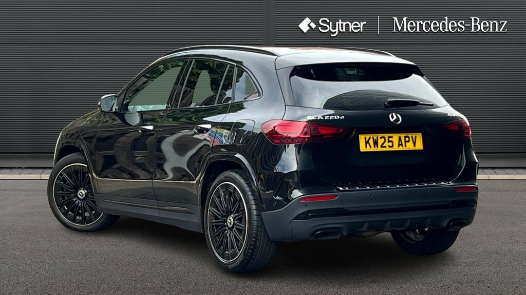 Mercedes-Benz GLA Class Gla 220D 4Matic Amg Line Premium Plus Black #2