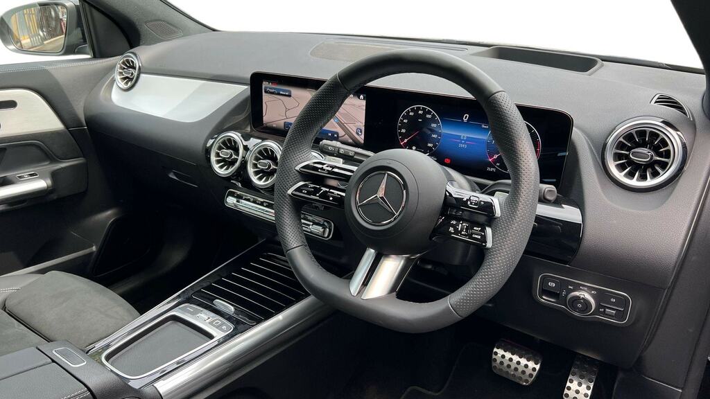 Mercedes-Benz GLA Class Gla 220D 4Matic Amg Line Premium Plus Black #3