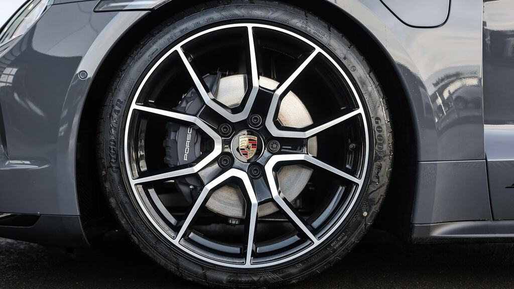 Porsche Taycan 320Kw 105Kwh Black Edition Rwd 5 Seat SL26FAU Grey #4