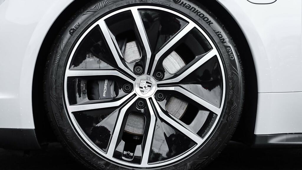 Porsche Taycan 320Kw 105Kwh Rwd 5 Seat SN26TWK Grey #4