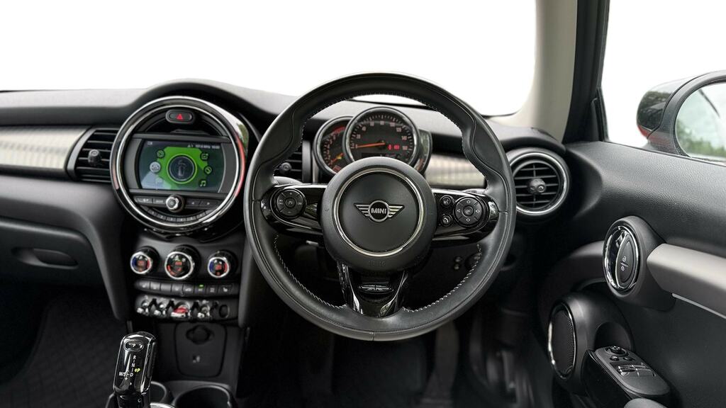 Mini Hatch 1.5 Cooper Exclusive II Comfortnav Pck Red #4