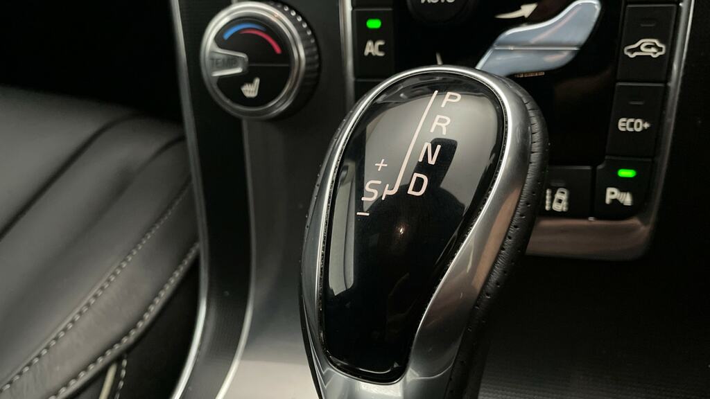 Volvo V60 2.0 D4 R-design Nav 188 Bhp Black #19
