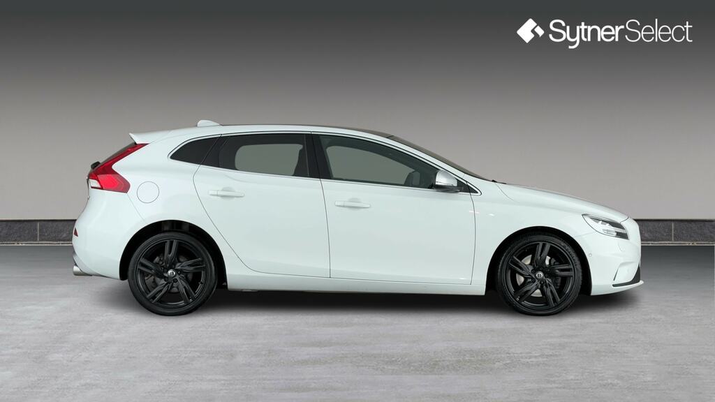 Volvo V40 D4 190 R Design Pro Geartronic White #3