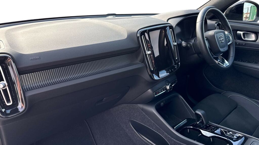 Volvo XC40 2.0 B4p Ultimate Dark KN23RYK Black #4