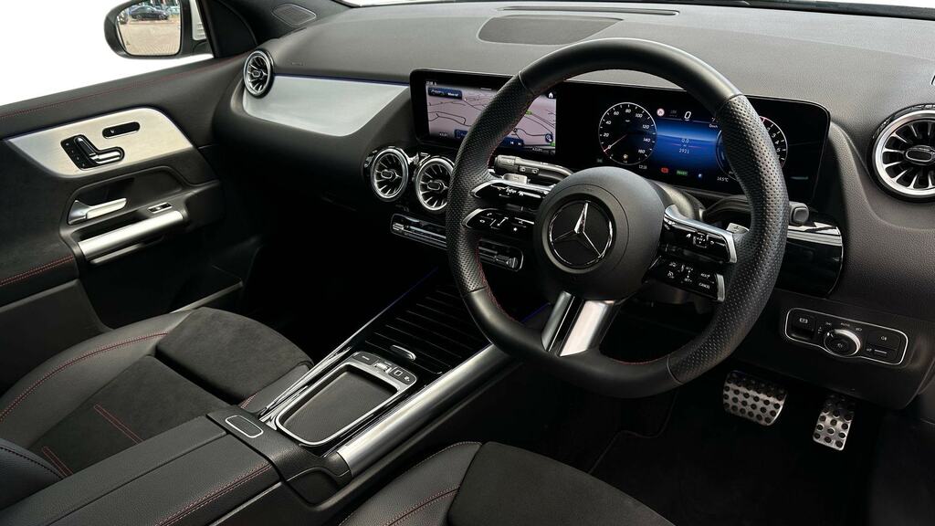 Mercedes-Benz GLA Class Gla 250E Amg Line Premium White #3