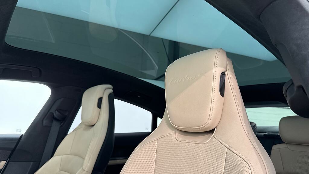 Porsche Taycan Plus 93.4Kwh Saloon Pink #15