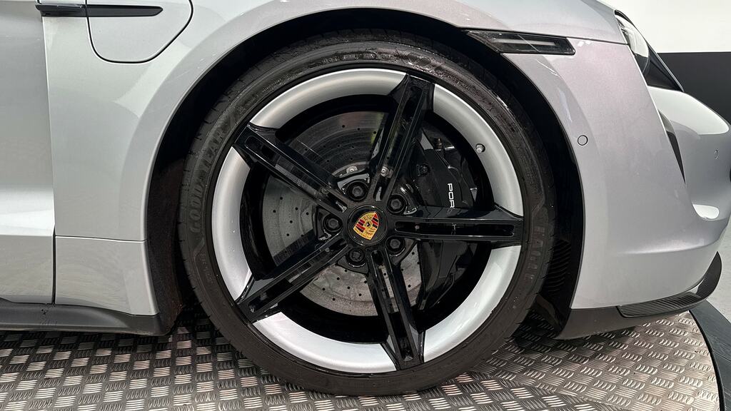 Porsche Taycan Plus 93.4Kwh Saloon Pink #9