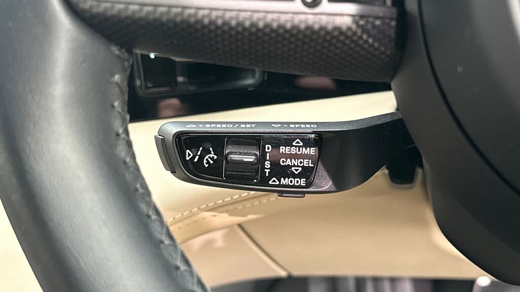 Porsche Taycan Plus 93.4Kwh Saloon Pink #25