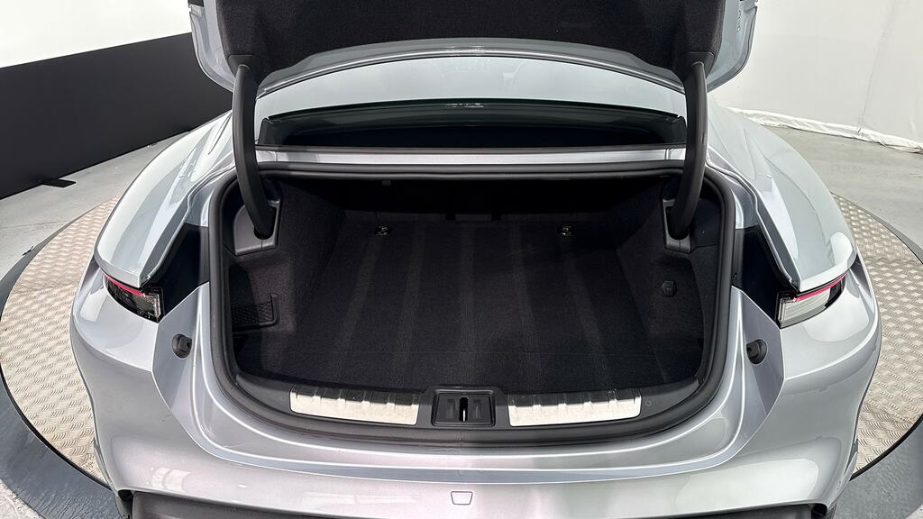 Porsche Taycan Plus 93.4Kwh Saloon Pink #19