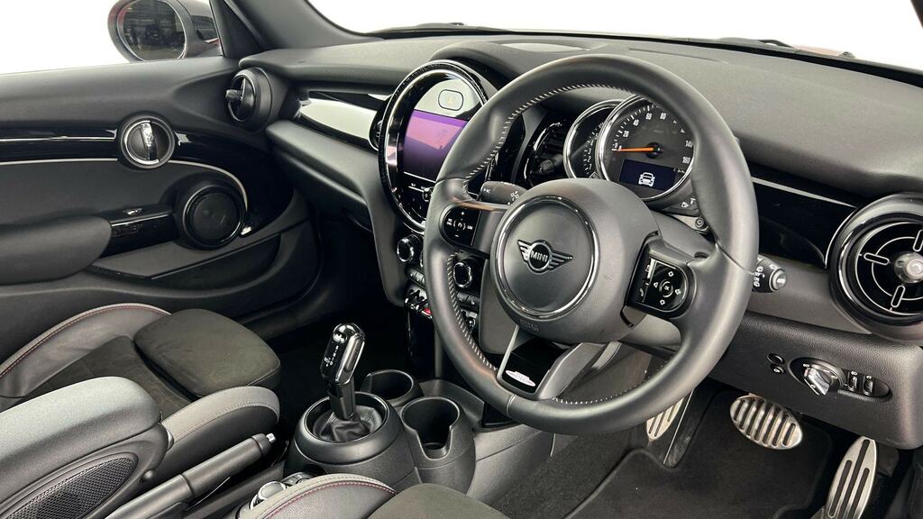 Mini Hatch 1.5 Cooper Sport Comfortnav Pack YF22UKO Red #6