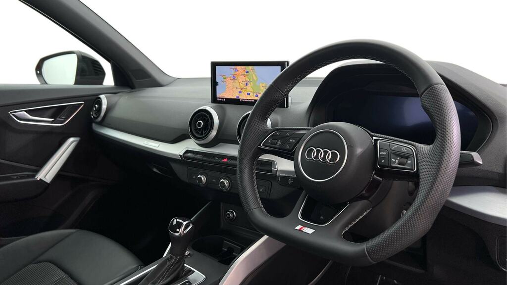 Audi Q2 35 Tfsi Black Edition S Tronic Tech WL73FBZ Red #6