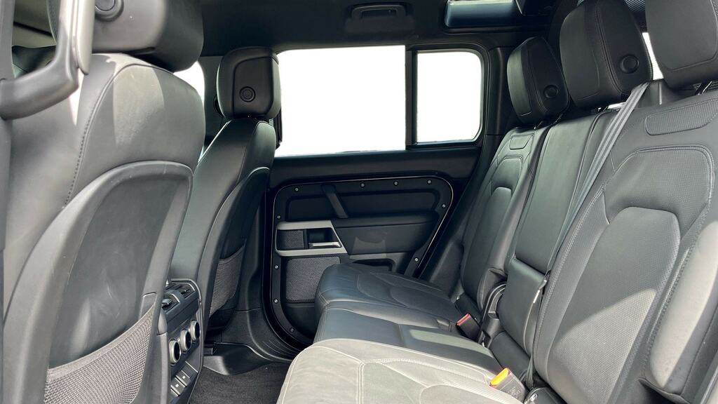 Land Rover Defender 110 3.0 D250 Hse 110 7 Seat Black #4