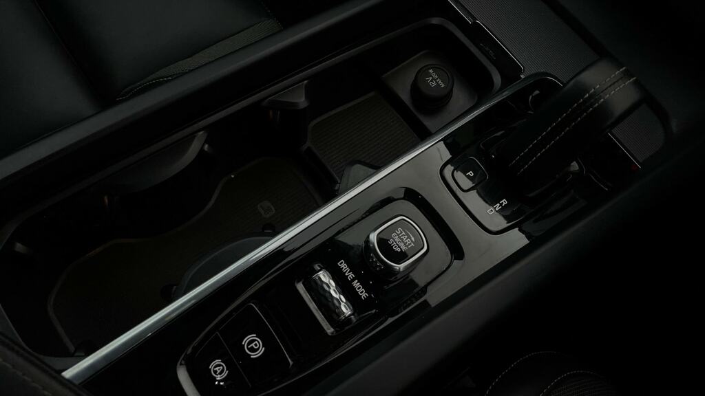 Volvo XC60 B4 Awd R-design Black #14