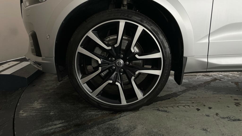 Volvo XC60 B4 Awd R-design Black #24