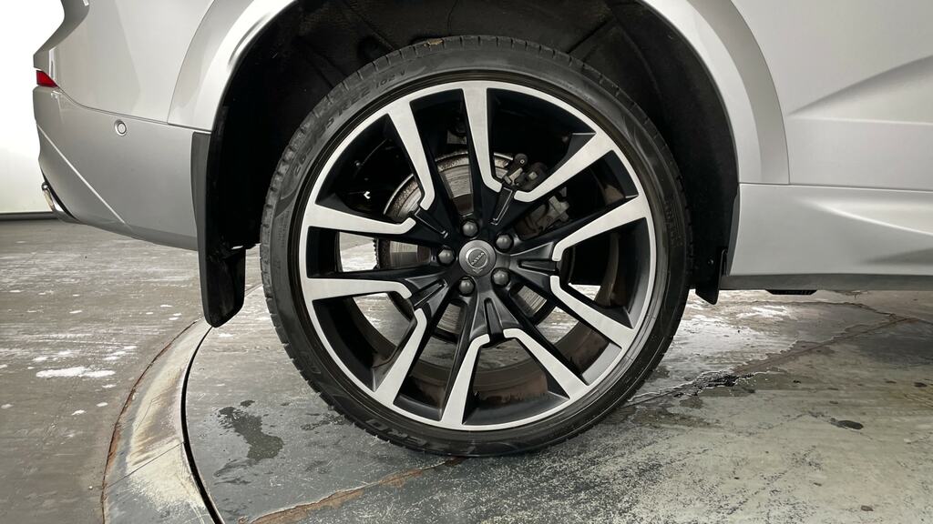 Volvo XC60 B4 Awd R-design Black #25