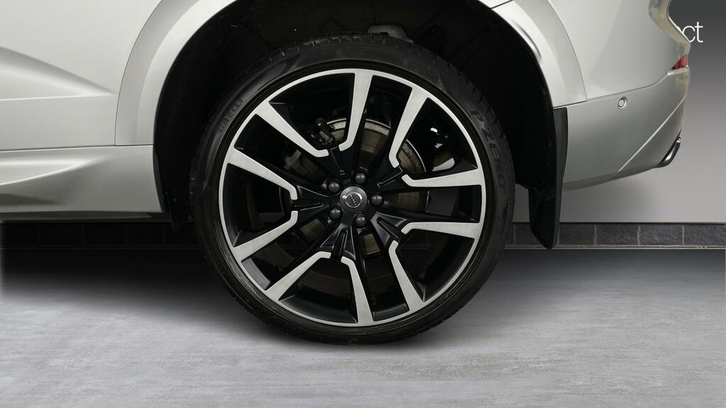 Volvo XC60 B4 Awd R-design Black #26