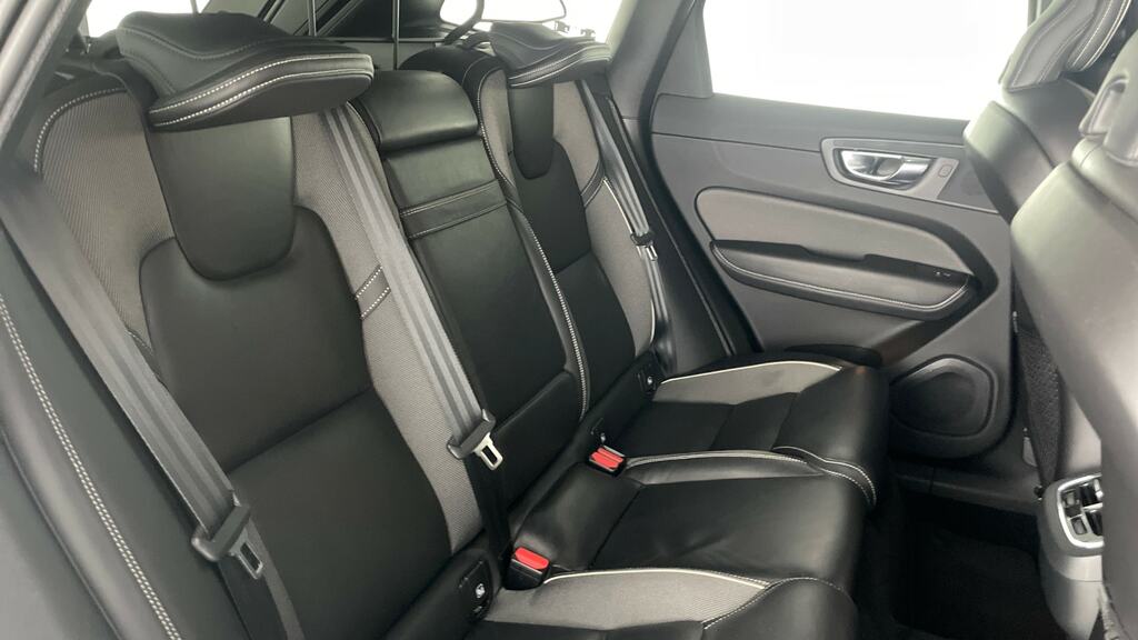 Volvo XC60 B4 Awd R-design Black #12