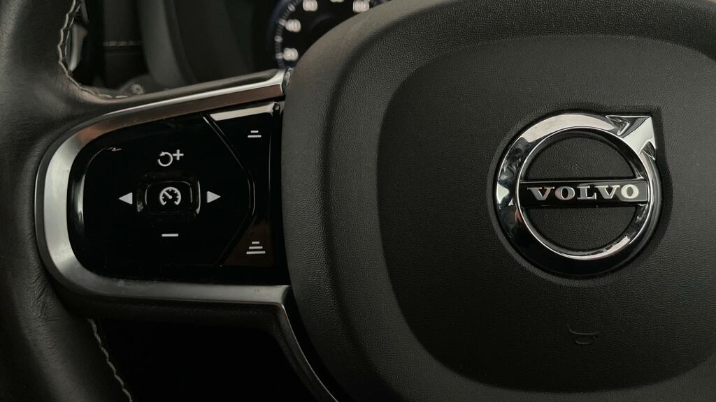 Volvo XC60 B4 Awd R-design Black #17
