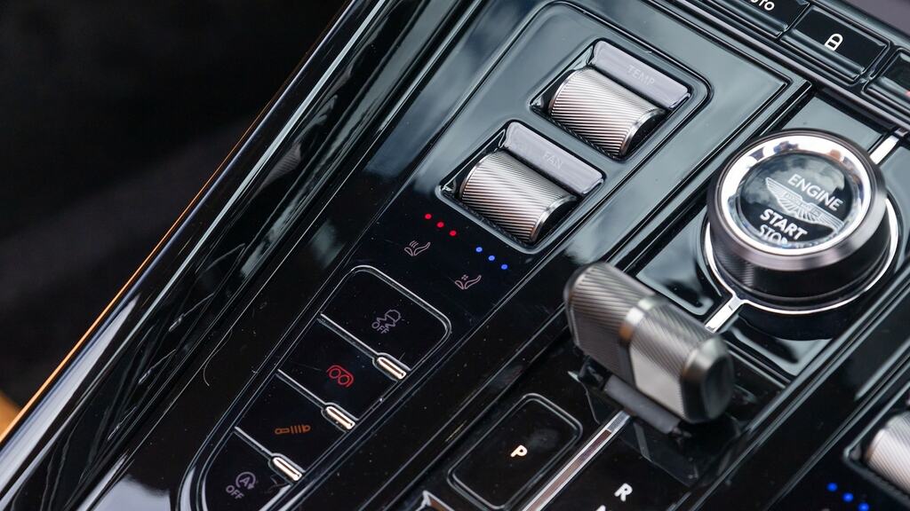 Aston Martin DB12 Db12 V8 Volante Black #61