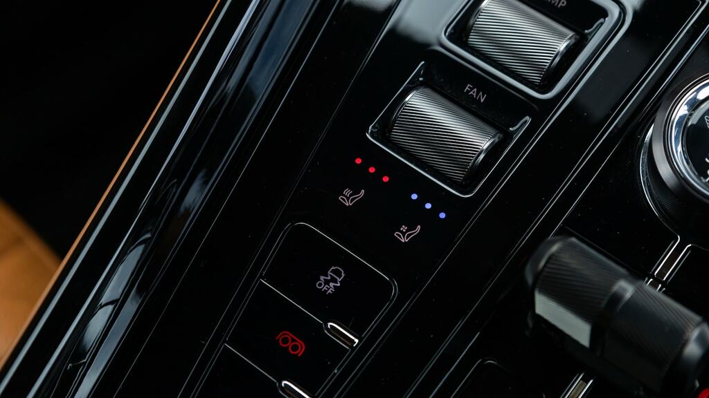Aston Martin DB12 Db12 V8 Volante Black #66