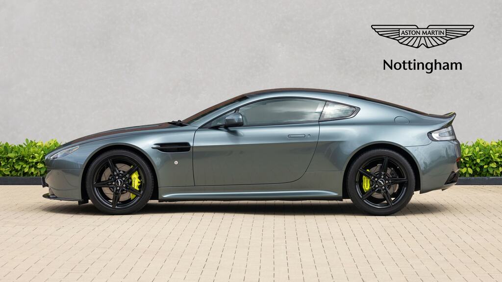 Aston Martin V8 Vantage V8 Black #8