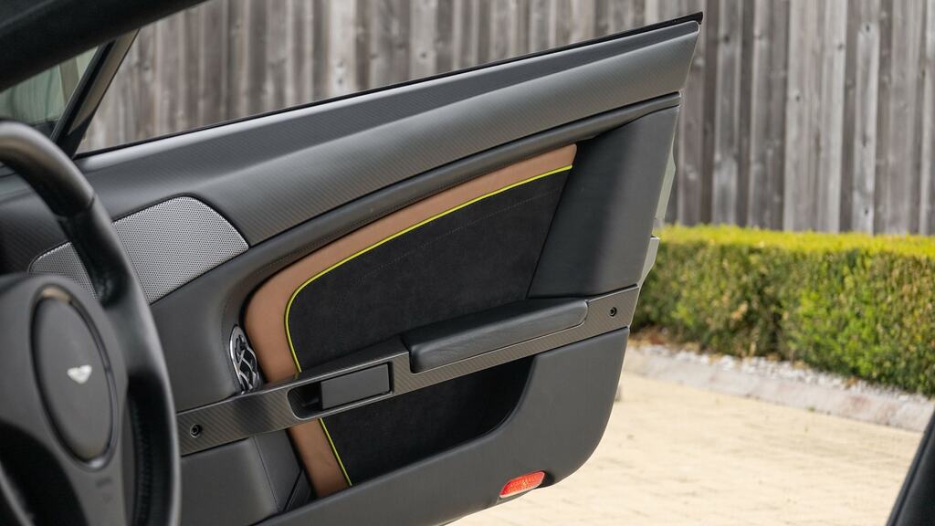 Aston Martin V8 Vantage V8 Black #68