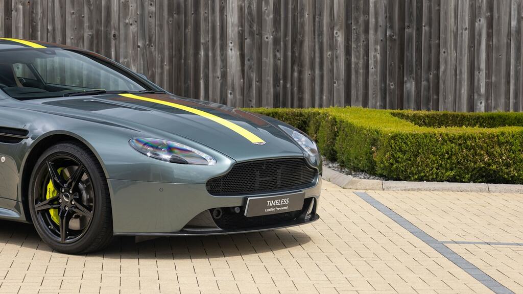 Aston Martin V8 Vantage V8 Black #22