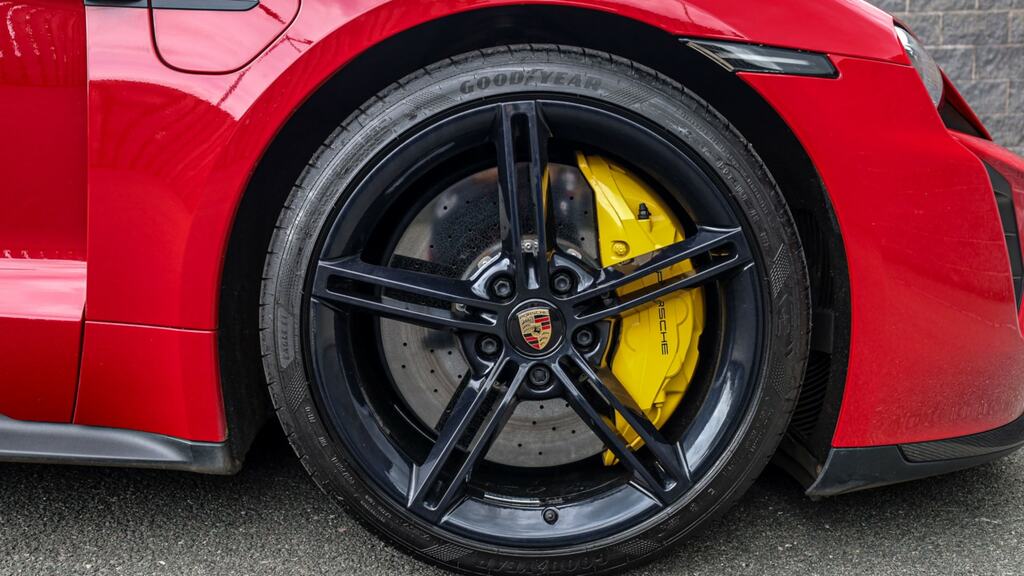 Porsche Taycan 560Kw Turbo S 93Kwh Red #4