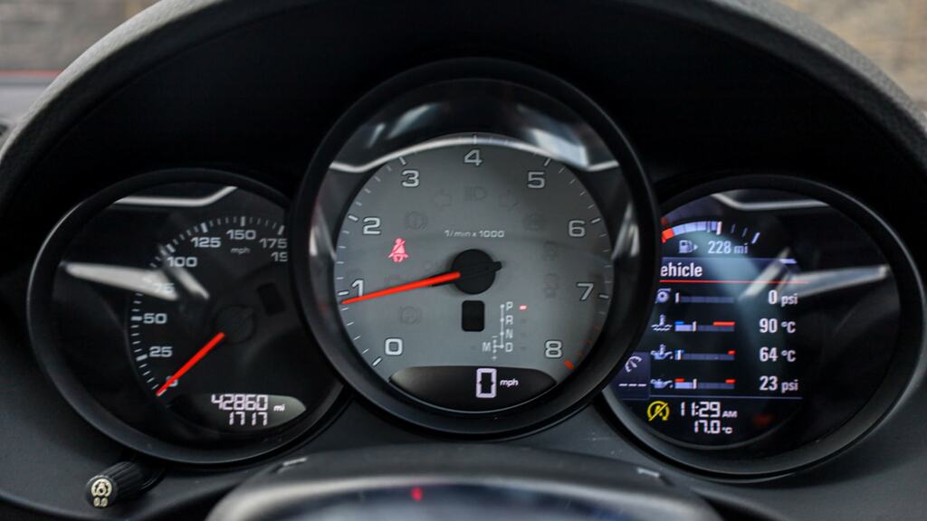 Porsche 718 Cayman 2L Null Silver #18