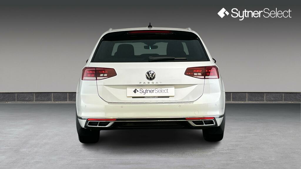 Volkswagen Passat 2.0 Tdi Evo Scr R-line Dsg White #5