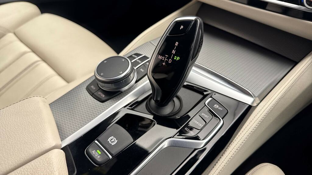 BMW 5 Series Saloon Grey #10