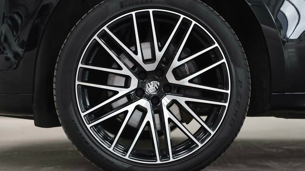 Porsche Macan 5dr Pdk Black #4