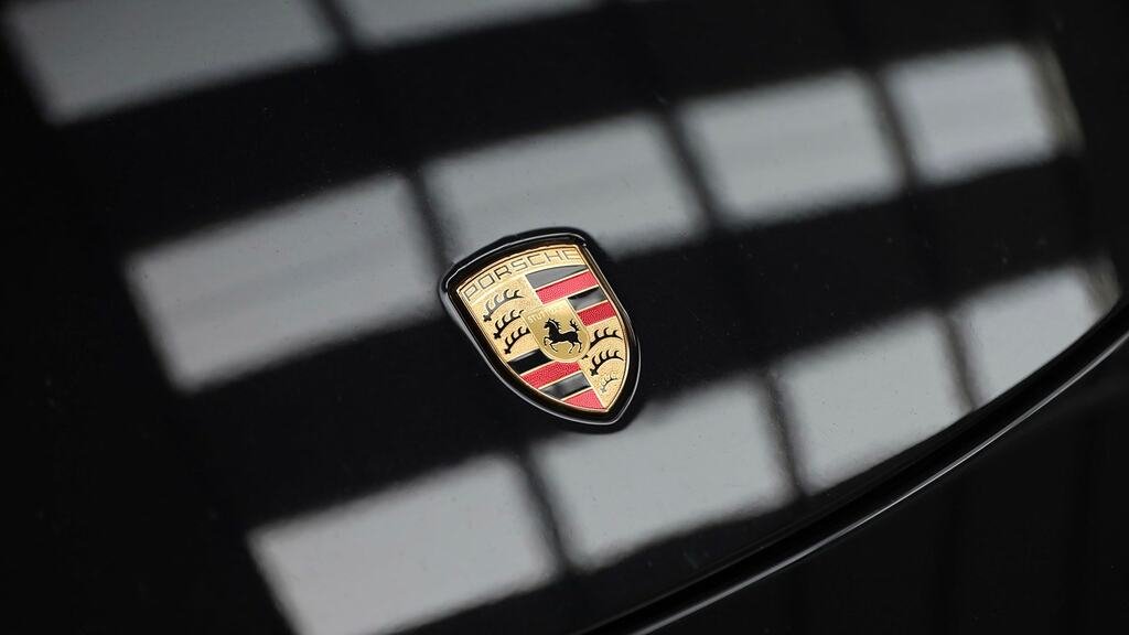 Porsche 718 Cayman Gt4 Black #25