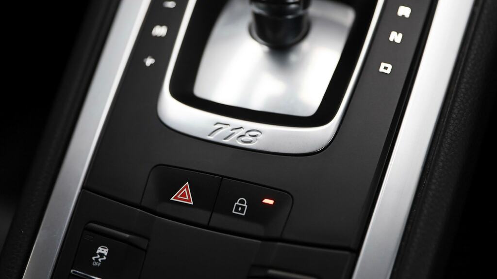 Porsche 718 Cayman Gt4 Black #17