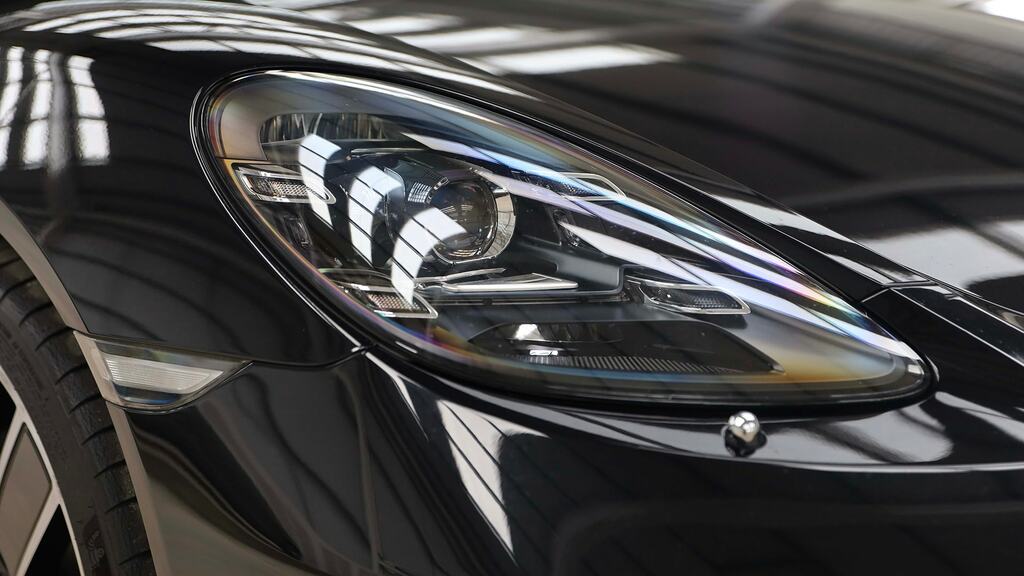 Porsche 718 Cayman Gt4 Black #26