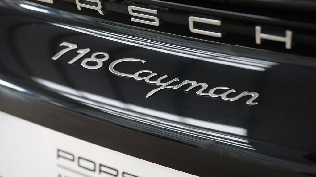 Porsche 718 Cayman Gt4 Black #30