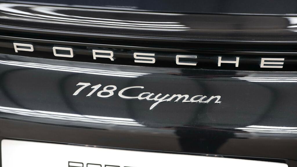 Porsche 718 Cayman Gt4 Black #29