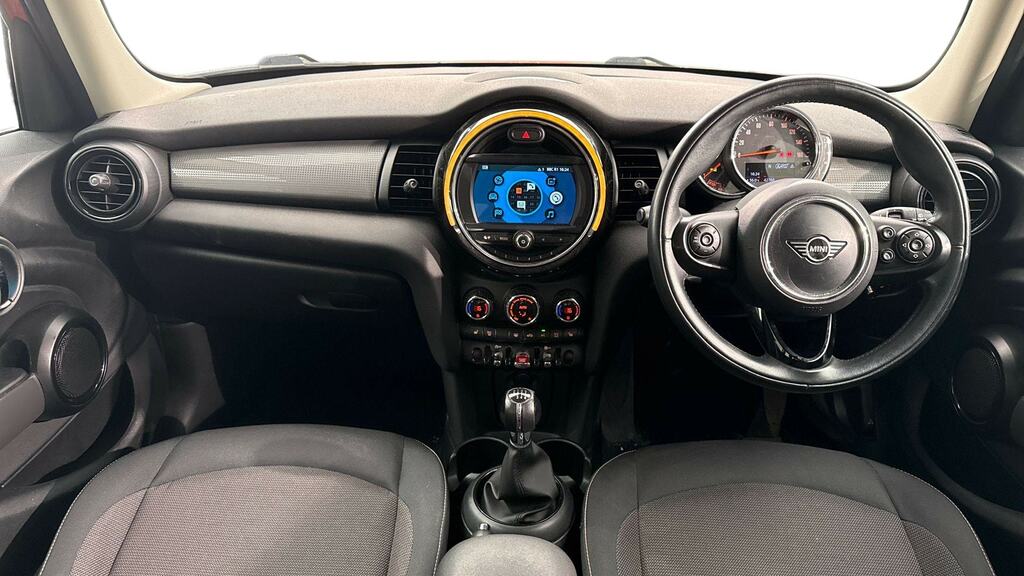Mini Hatch 1.5 Cooper Classic II Comfortnav Pack Orange #4