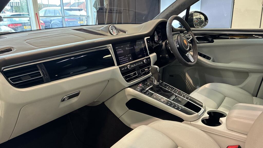 Porsche Macan Turbo Pdk Black #8