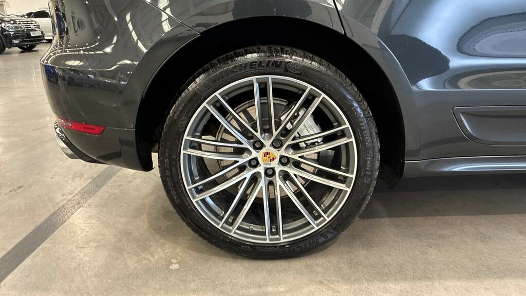 Porsche Macan Turbo Pdk Black #20