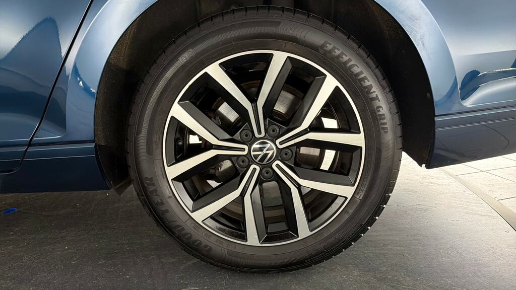 Volkswagen Passat Gte White #25