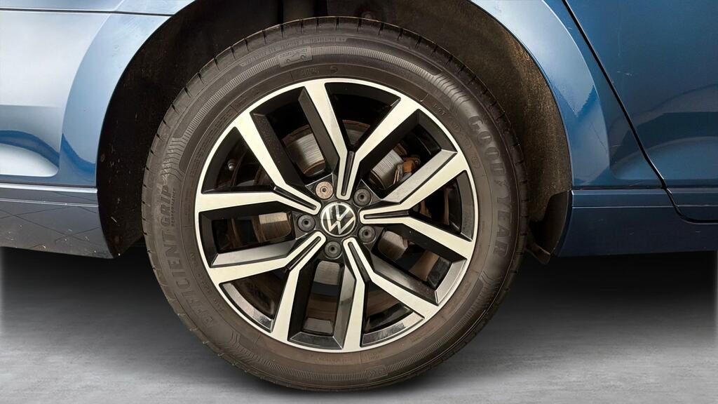 Volkswagen Passat Gte White #26