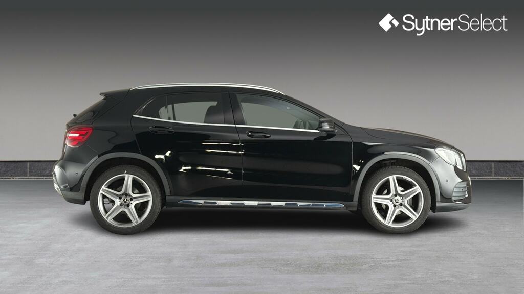 Mercedes-Benz GLA Class Gla 200D 4Matic Amg Line Premium Black #3