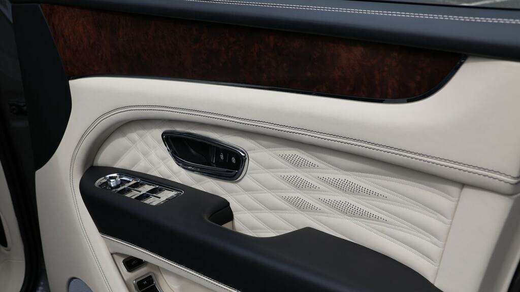 Bentley Bentayga Azure V8 #17