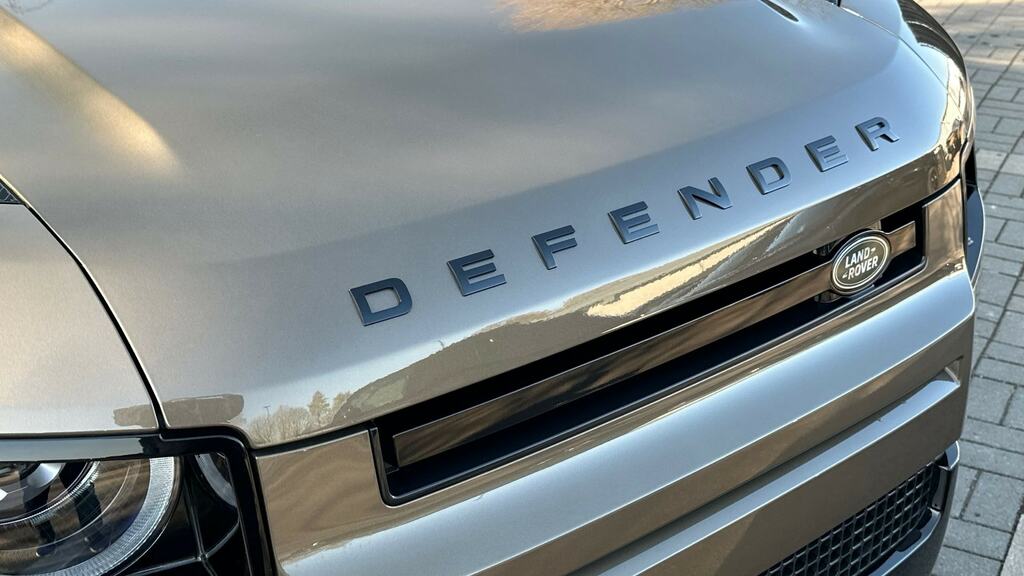 Land Rover Defender 130 X-dynamic Hse Black #28