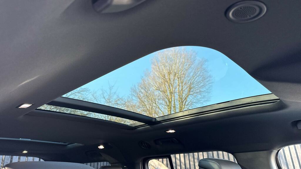 Land Rover Defender 130 X-dynamic Hse Black #21