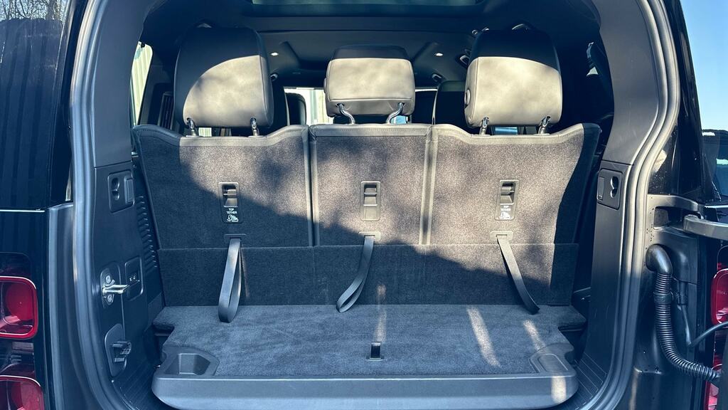 Land Rover Defender 130 X-dynamic Hse Black #42