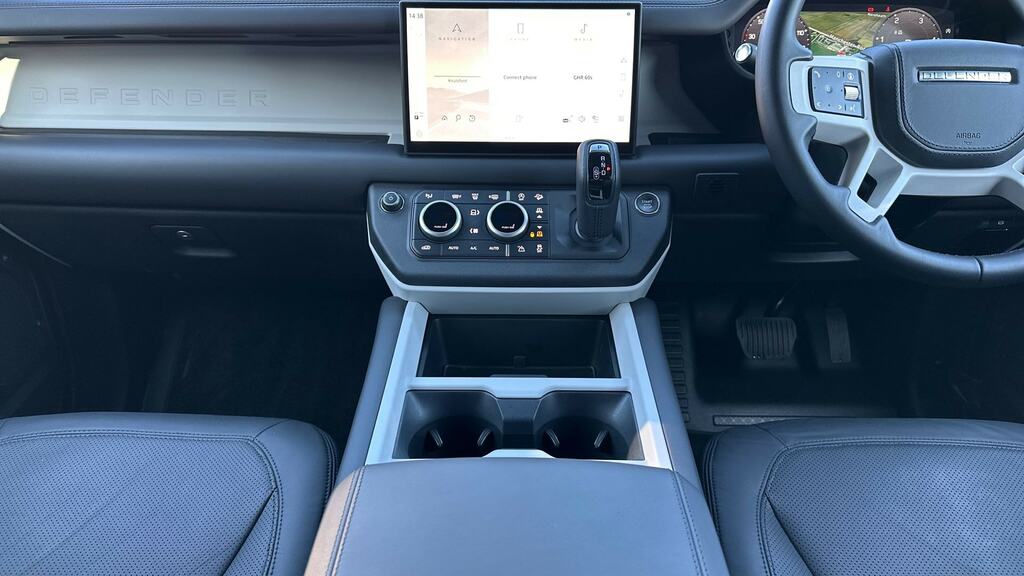 Land Rover Defender 130 X-dynamic Hse Black #14